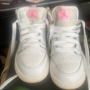 Girls Jordan 1 mid se